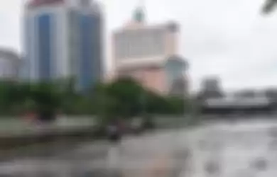 Banjir menggenang sejumlah ruas jalan di Jakarta