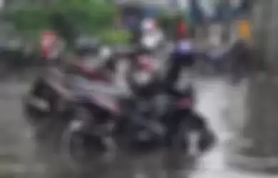 Ilustrasi motor terendam banjir