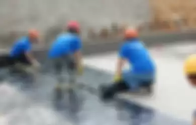 Ilustrasi membran waterproofing yang jadi solusi cegah bocor di area atap beton.