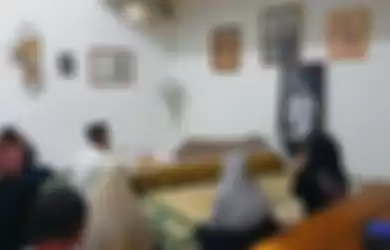 jenazah Ria Irawan tiba di rumah duka di kawasan Lebak Bulus, Jakarta Selatan pukul 07.30 WIB, Senin (6/1/2019).