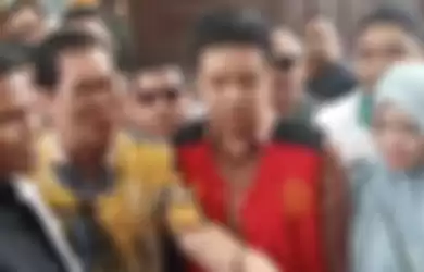 Tokoh Anton Medan saat menghadiri sidang kasus video ikan asin dengan terdakwa Galih Ginanjar, Pablo Benua, dan Rey Utami di Pengadilan Negeri Jakarta Selatan, Senin (6/1/2020).