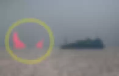 Siluet berbentuk tanduk setan di laut Qatar yang viral.