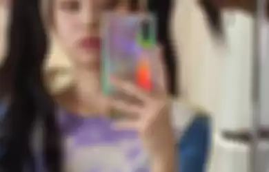 Jennie post mirror selfie di Instagram.
