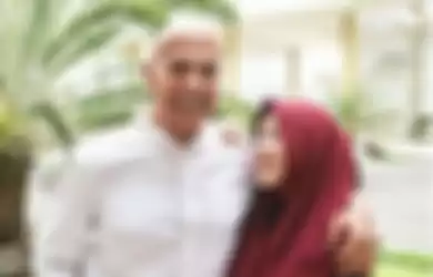 Ayah Shireen Sungkar Pamer Kemesraan Hingga Ungkap Keuntungan Nikahi Gadis yang Usianya Beda 45 Tahun: Murah Nih Punya Istri Gini!