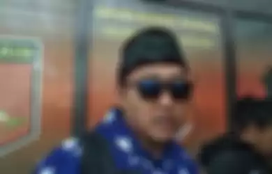 Tedy Pardiyana suami almarhumah Lina Jubaedah mantan istri Sule, kembali memenuhi panggilan penyidik Satreskrim Polrestabes Bandung di Jalan Jawa, Jumat (10/1/2020).