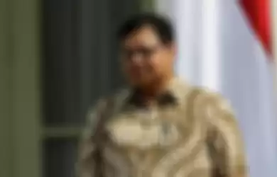 Menteri Koordinator Perekonomian, Airlangga Hartarto mengumumkan kebijakan THR di tengah pandemi corona