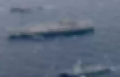 USS Ronald Reagen bersama kapal perang pengawalnya