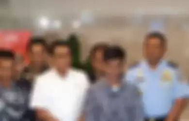 Chaerul (tengah) bersama Kepala Staf Kepresidenan Moledoko.