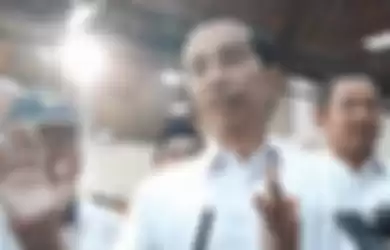 Presiden Jokowi saar berkeliling di Kawasan Kota Lama Semarang, Senin (30/12/2019) 