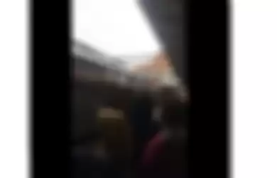 Viral, Penumpang KRL Soraki Pejabat Gegara Rapat Dalam Kereta Hingga Bikin Heboh, Disebut-Sebut Ada Wapres Maaruf, Begini Penjelasan KAI!