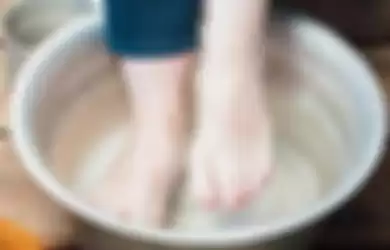 Manfaat merendam kaki dengan air garam