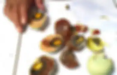 Viral Telur Asin Berwarna Cokelat, Kenyal dan Bisa Dipantulkan: 'Kaya Bola Cenil, Mantul-mantul,' Apa yang Sebenarnya Terjadi?