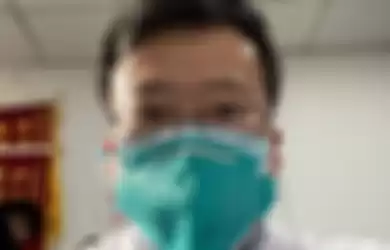 Dokter Li Wenliang yang ditangkap karena mengirim pesan peringatan tentang virus corona, telah meninggal dunia pada Jumat (7/2/2020).