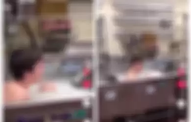 Cowok ini dipecat setelah videonya mandi di bak cucian restoran viral di TikTok