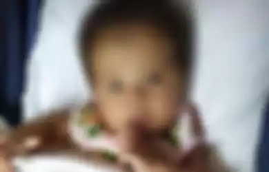 Seorang bayi perempuan berusia 6 bulan dimutilasi oleh orangtuanya dan dibuang ke dalam sumur.