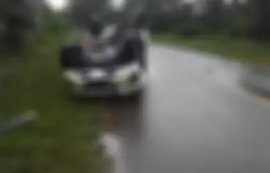 Toyota Fortuner alami kecelakaan tunggal di Jalan Desa Nangka, Bangka Selatan. 