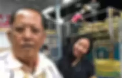 Seorang ayah menjanjikan uang sejumlah Rp 4,4 miliar, 1 unit rumah, hingga 10 unit mobil, bagi pria yang mampu memenangkan hati putrinya.