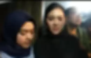 Aisyahrani dan Syahrini saat dijumpai Grid.ID di kediaman Bunga Citra Lestari, yang berada di kawasan Pejaten, Jakarta Selatan, Rabu (19/2/2020).