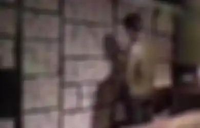 Pura-pura Tinggal di Rumah Kecil dan Sederhana, Ternyata Dinding Rumah Itu Terbuat dari Uang Hasil Korupsi Jumlahnya Berton-ton, Kisahnya Bikin Geleng-geleng Kepala!