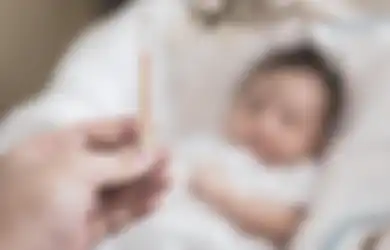 Obat Penurun Panas Bayi 0 – 6 Bulan, Kenali Lebih Dahulu Penyebab Demam pada Bayi,  Lakukan Pengecekan Suhu dengan Tepat, Bagian Ini yang Lebih Akurat!