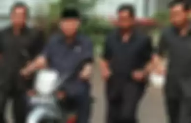 Foto aslinya, mantan Presiden Soeharto mencoba motor nasional SMI Ekspressa