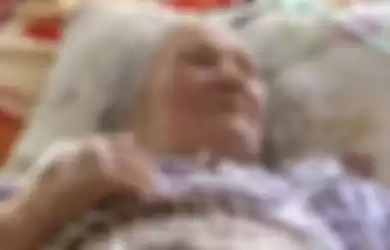 Ksenia Didukh, nenek 83 tahun asal Ukraina yang hidup kembali 10 jam setelah dinyatakan meninggal dunia.