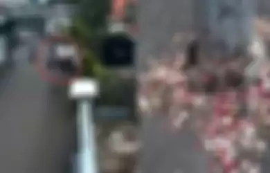 Video CCTV Tersebar di Sosmed, Tiang Listrik yang Jadi Lokasi Ibu Hamil Tertabrak Mobil Ditaburi Bunga, Warga: Untuk Mendoakan Almarhum