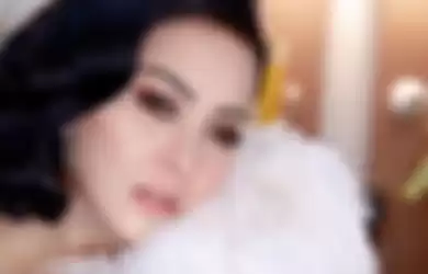 Syahrini Tak Cuma Pamer Sikat Gigi Rp3 Juta, Istri Reino Barack Juga Pakai Blush On Super Mahal, Netizen: Jiwaku Bergejolak Melihat Harganya