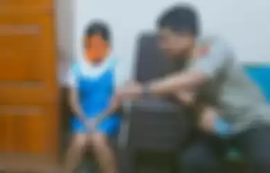 Pelaku penganiayaan ibu kandung, Treaneta alias TH (17) saat memberi keterangan di Polres Kupang pada Rabu (26/2/2020).