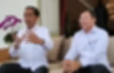 Presiden Joko Widodo bersama Menteri Kesehatan Terawan Agus Putranto mengumumkan kasus pertama positif Corona di Indonesia, di Istana Kepresidenan, Jakarta, Senin (2/3/2020)