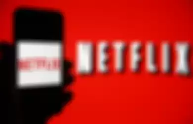 PARIS, FRANCE - FEBRUARY 13: In this photo iIllustration, the Netflix logo is seen on the screen of an iPhone in front of a computer screen showing a Netflix logo on February 13, 2019 in Paris, France. Netflix, the US giant of online video subscription, has more than 5 million subscribers in France, 4 and a half years after its arrival in France in September 2014, a spokesman for the company revealed on Wednesday. Netflix offers movies and TV series over the internet and now has 137 million subscribers worldwide. (Photo by Chesnot/Getty Images)