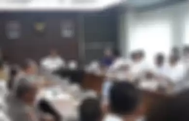 Menteri Koordinator bidang Pembangunan Manusia dan Kebudyaan (Menko PMK) Muhadjir Effendy memimpin rapat mengenai revisi hari libur nasional dan cuti bersama tahun 2020 di kantor Kemenko PMK, Senin (9/3/2020).