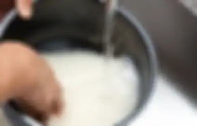 Mulai Sekarang, Jangan Mencuci Beras di Wadah Rice Cooker! Ternyata Bisa Timbulkan Bahaya Mengerikan Ini Bagi Tubuh