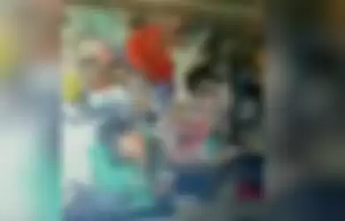 Driver ojol tampar kasir perempuan di sebuah minimarket di palembang viral. Video dibagikan di akun Instagram @dramaojol.id pada senin (9/03/2020).