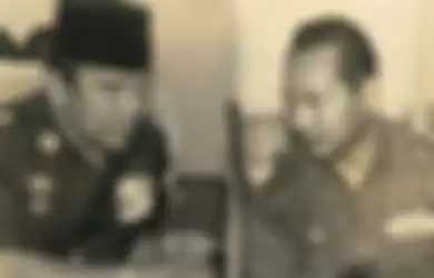 Presiden RI ke I Soekarno dan Jenderal Soeharto