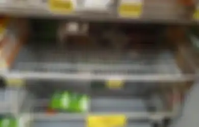 Solo KLB Virus Corona, Masyarakat Padati Pusat Perbelanjaan Borong Bahan Makanan, Tampak Sejumlah Rak Supermarket Mulai Kosong, Panic Buying?