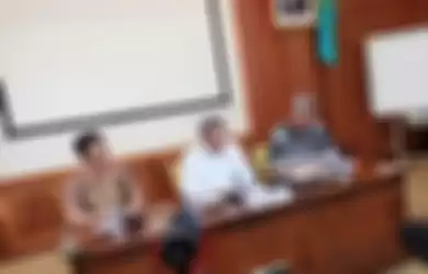 Gubernur Kalbar Sutarmidji menggelar konferensi pers terkait penanggulangan penyebaran virus corona atau Covid-19, di Kantor Gubernur Kalbar, Minggu (15/3).