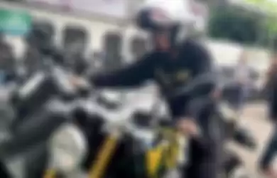Gayanya bak Pembalap Jadi Sorotan, Nikita Mirzani Mendadak Pakai Motor BMW Miliknya ke Pengadilan Negeri Jakarta Selatan: Sekalian Manasin Mesin, Motornya Mahal!