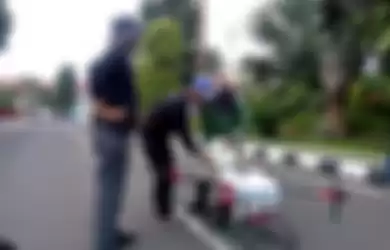 Drone penyemprot disinfektan Pemkot Surabaya, dapat menampung kapasitas sebanyak 20 liter air.