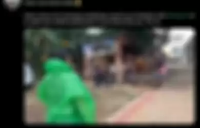 Viral video Aa Gym beri penyuluhan ke warga agar patuh social distancing.
