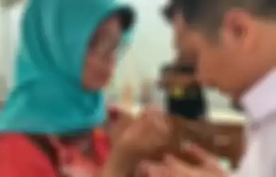 Dianggap Anak Bungsu oleh Ibunda Jokowi, Ustaz Yusuf Mansur Dirundung Kesedihan Saat Ungkap Kenangan Bersama Sujiatmi Notomiharjo: Waktu Saya Bilang Gini Dianggap Bohong