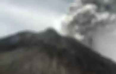 Gunung Merapi kembali erupsi pada Jumat (27/3/2020) dengan tinggi kolom mencapai 5.000 meter.