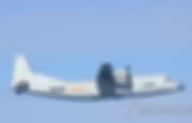 Pesawat mata-mata AU China, Shaanxi Y-9 saat terbang di sekitaran Jepang pada 29 November 2019