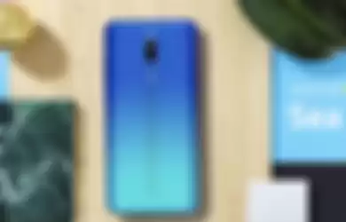 Xiaomi 8A Pro dengan warna Sea Blue.