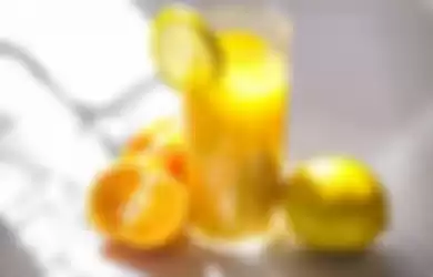 Buah jeruk kaya akan vitamin C yang dikenal dapat mengurangi stres, kecemasan dan depresi.