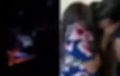 Kolase Ilustrasi penggerebekan 2 pasangan yang sedang berhubungan badan di tempat karaoke.