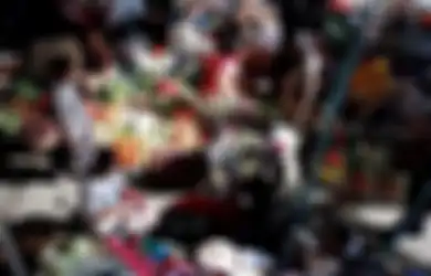 Walau Jumlah Pasien Virus Corona Tertinggi di Indonesia dengan 1.124 Orang, Warga Jakarta Masih Berdesak-desakkan di Pasar