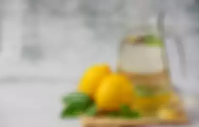 Manfaat minum air lemon