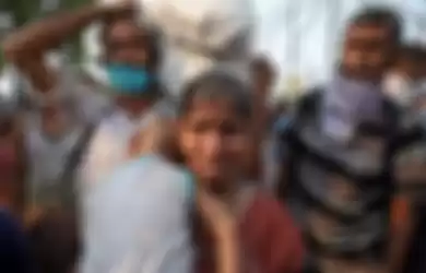 Pekerja migran di India yang menangis kehabisan stok makanan gratis di Kolkatta sejak lockdown dilakukan