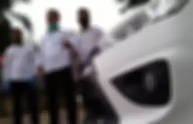 Satreskrim Polres Tasikmalaya Kota berhasil mengungkap pencurian mobil di lokasi pencucian dengan modus mengaku sebagai suruhan para pemilik mobil, Senin (6/4/2020). Salah satu mobil curian adalah Honda CRV milik mantan Kapolda Jabar Anton Charliyan. Pelakunya siswa SMA berusia 16 tahun. 